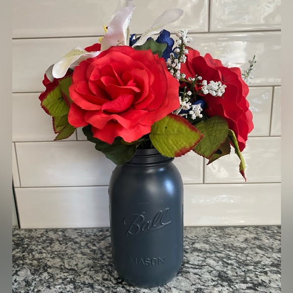 New Handcrafted mason jar flower bouquet - Picture 1 of 4